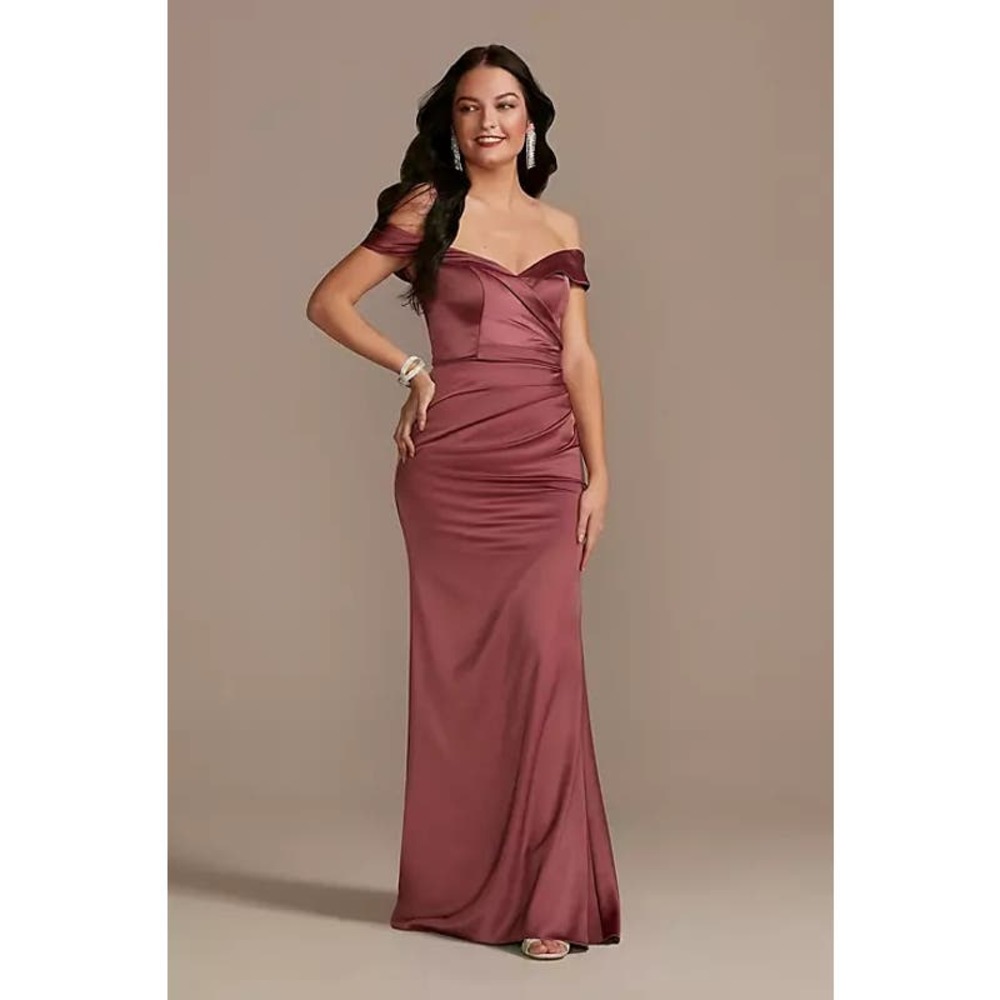 Davids Bridal GALINA SIGNATURE
satin off-the-shoulder mermaid dress